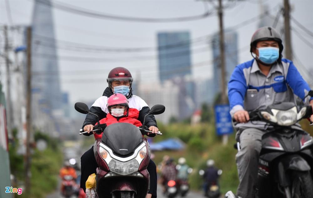 Người TP.HCM mặc áo ấm trong ngày 21 độ C-3