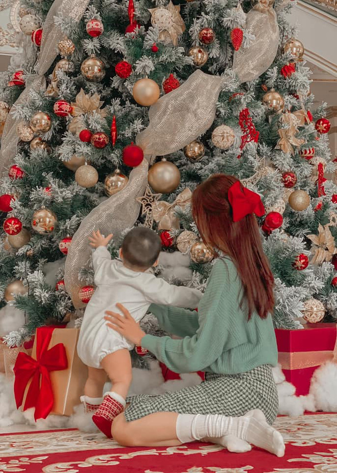 John Tuấn Nguyễn khoe góc sống ảo” mừng Noel trong biệt thự tiền tỷ, Lan Khuê liền có pha dằn mặt” vì quá tức!-4