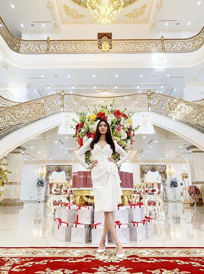 John Tuấn Nguyễn khoe góc sống ảo” mừng Noel trong biệt thự tiền tỷ, Lan Khuê liền có pha dằn mặt” vì quá tức!-7