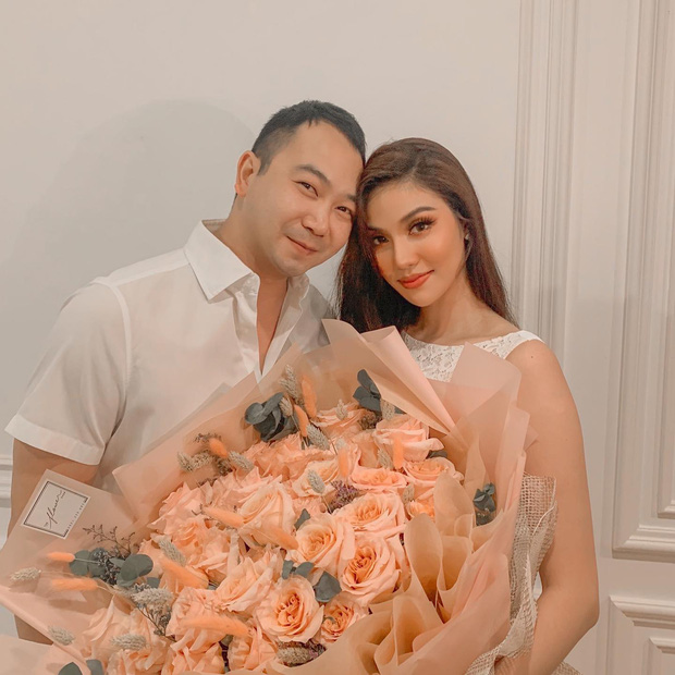 John Tuấn Nguyễn khoe góc sống ảo” mừng Noel trong biệt thự tiền tỷ, Lan Khuê liền có pha dằn mặt” vì quá tức!-9