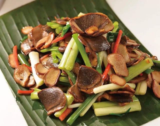 Nhìn xa tưởng nấm độc ai ngờ là đặc sản ngon hiếm có, giá tiền triệu-7