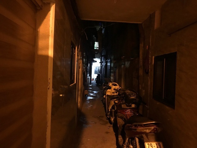 Hàng bánh cuốn kỳ lạ nhất Hà Nội: không biển hiệu, chỉ mở bán lúc nửa đêm-1