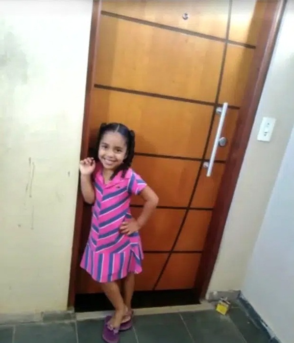 Để con gái 5 tuổi ở nhà cùng cha dượng, mẹ không ngờ con thường đi vệ sinh rất lâu và kêu đau rát, mấy ngày sau bi kịch đau xót ập đến-4