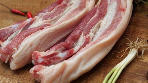 Luộc thịt, ninh xương bằng nước lạnh hay nước sôi mới đúng?-1