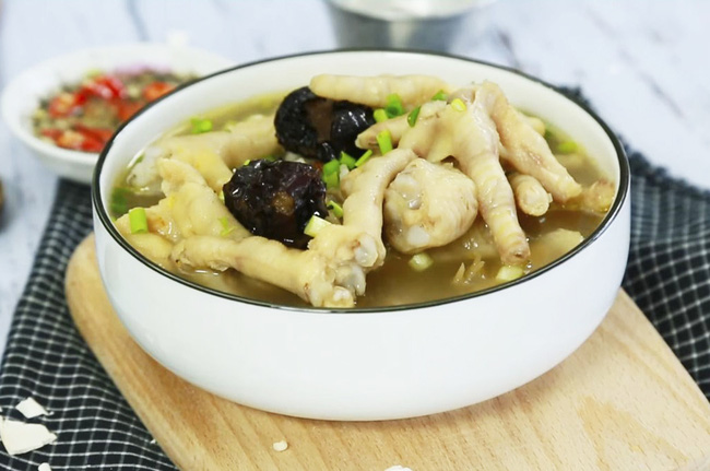 Chân ái mới của hội chị em mê chân gà: Rút xương sả tắc hay chiên mắm đều xưa rồi, cách chế biến này heo-thì và nức lòng hơn nhiều!-1