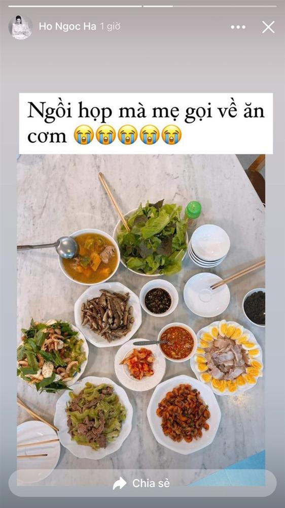 Vừa sinh mổ được hơn 1 tháng, Hồ Ngọc Hà đã cùng mẹ đi ăn món mà nhiều người đẻ xong không dám động đũa-1