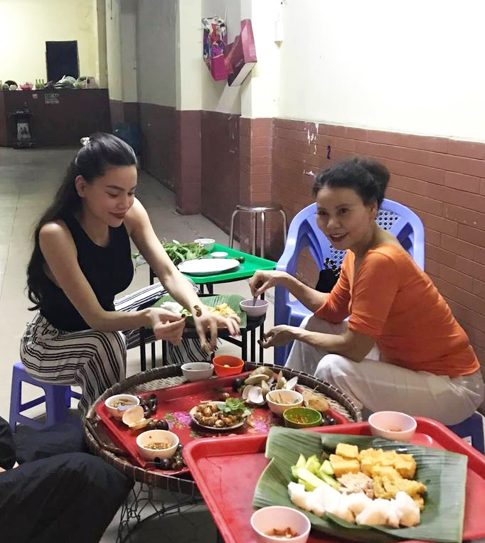 Vừa sinh mổ được hơn 1 tháng, Hồ Ngọc Hà đã cùng mẹ đi ăn món mà nhiều người đẻ xong không dám động đũa-3