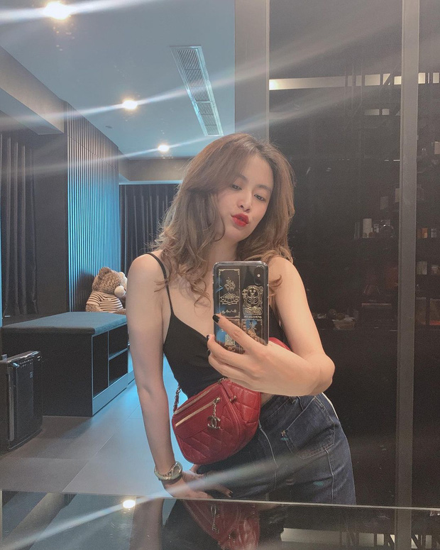 Căn nhà rộng đi mỏi chân của Hoàng Thuỳ Linh: Màu đen chủ đạo nhìn cực sang, có tủ quần áo đẹp phát hờn-10