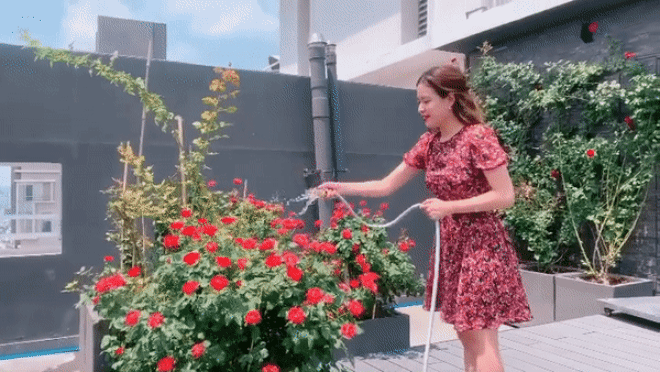 Căn nhà rộng đi mỏi chân của Hoàng Thuỳ Linh: Màu đen chủ đạo nhìn cực sang, có tủ quần áo đẹp phát hờn-15