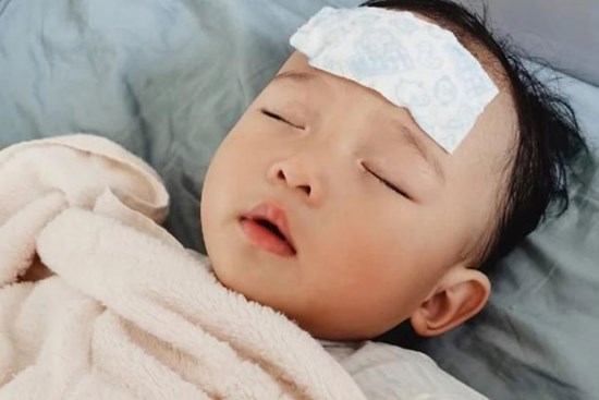 3 thói quen của cha mẹ chính là “đồng phạm” khiến trẻ dễ bị mắc bệnh