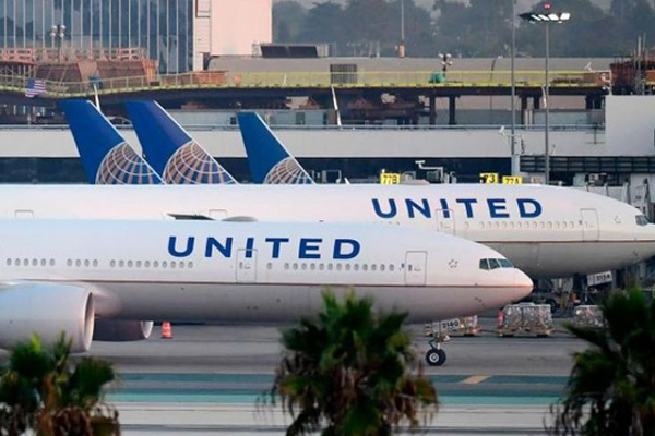 Hành khách chết trên máy bay vì Covid-19 ở Mỹ-1