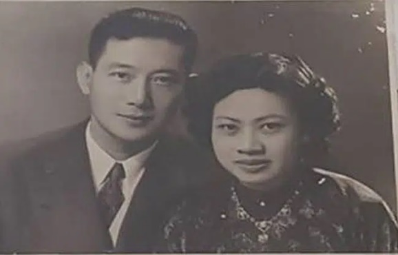 Đám cưới của con gái thương gia sống trong căn nhà 800m2 trên phố Hàng Bè: Mời khách ăn 3 ngày, quan khách lác mắt” vì số lượng xe hơi, vàng và kim cương-3