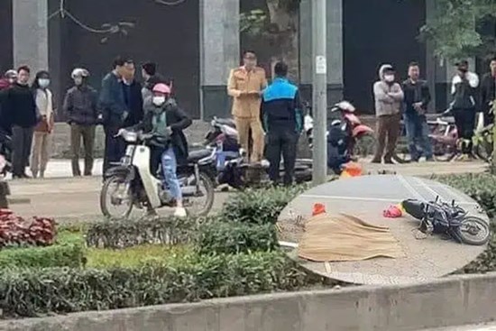 Hà Nội: Tông vào gốc cây khi đi lễ chùa lúc rạng sáng, người phụ nữ tử vong thương tâm