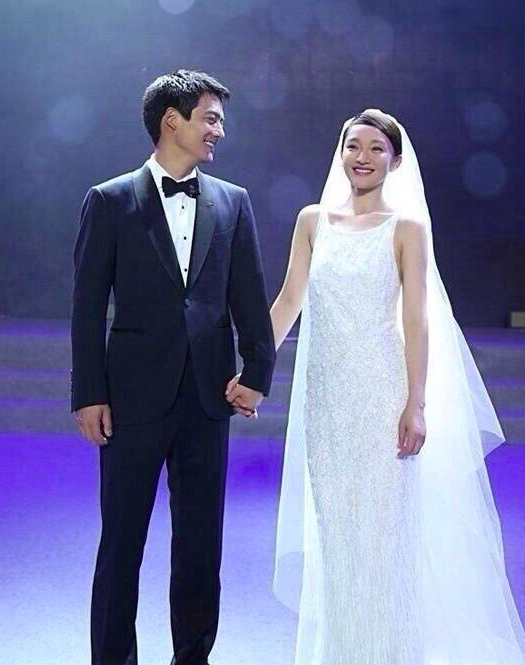 Ít giờ sau khi chồng lộ ảnh hôn gái lạ, Châu Tấn mới chính thức thừa nhận đã ly hôn sau hơn 6 năm chung sống-2