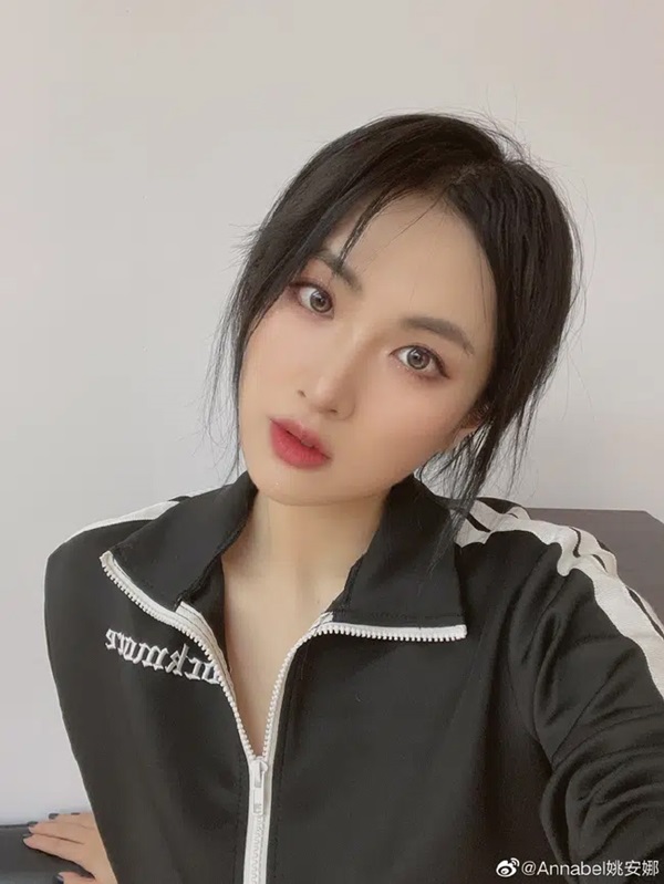 Công chúa út đế chế Huawei vừa tốt nghiệp Harvard đã vội tiến vào showbiz, hình ảnh mới nhất gây tranh cãi vì nghi vấn tân trang nhan sắc-3