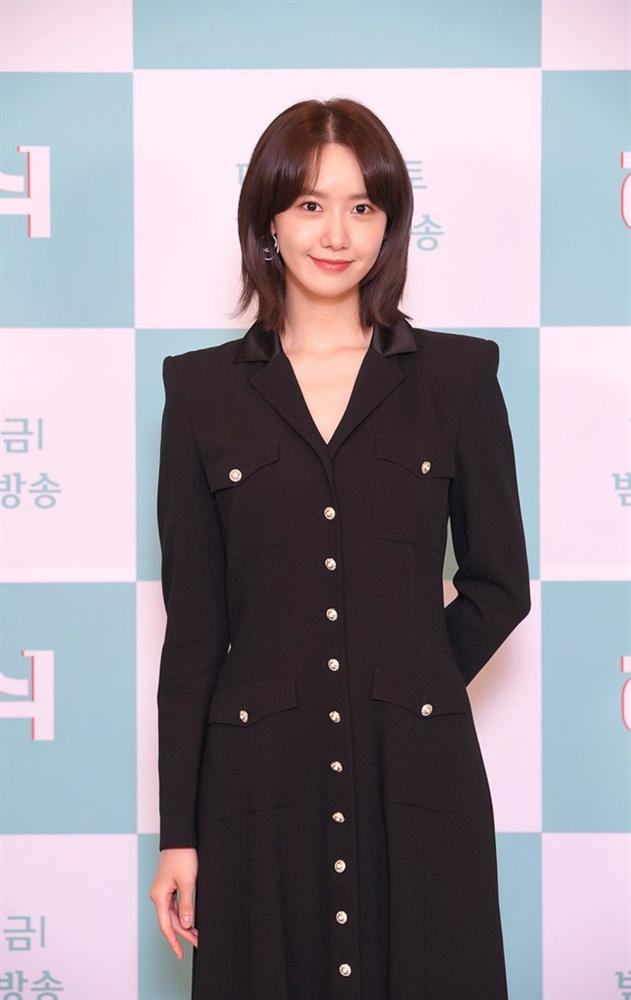 Style công sở của Yoona từ phim ra ngoài đời đều chuẩn đẹp, hội chị em học thì đi làm chẳng lo mặc xấu-10