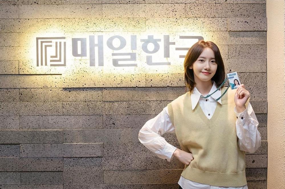 Style công sở của Yoona từ phim ra ngoài đời đều chuẩn đẹp, hội chị em học thì đi làm chẳng lo mặc xấu-9