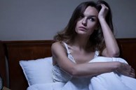 Thức khuya và làm thêm cả tuần, người phụ nữ suýt bị mù, tác hại của thức khuya nhiều hơn bạn nghĩ