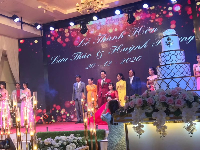 Bị tai nạn ngay trước ngày cưới, tưởng chừng đám cưới không thể diễn ra nhưng hành động của chú rể khiến cô dâu bật khóc-1