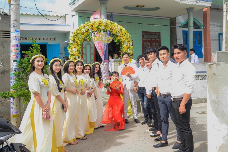 Bị tai nạn ngay trước ngày cưới, tưởng chừng đám cưới không thể diễn ra nhưng hành động của chú rể khiến cô dâu bật khóc-2