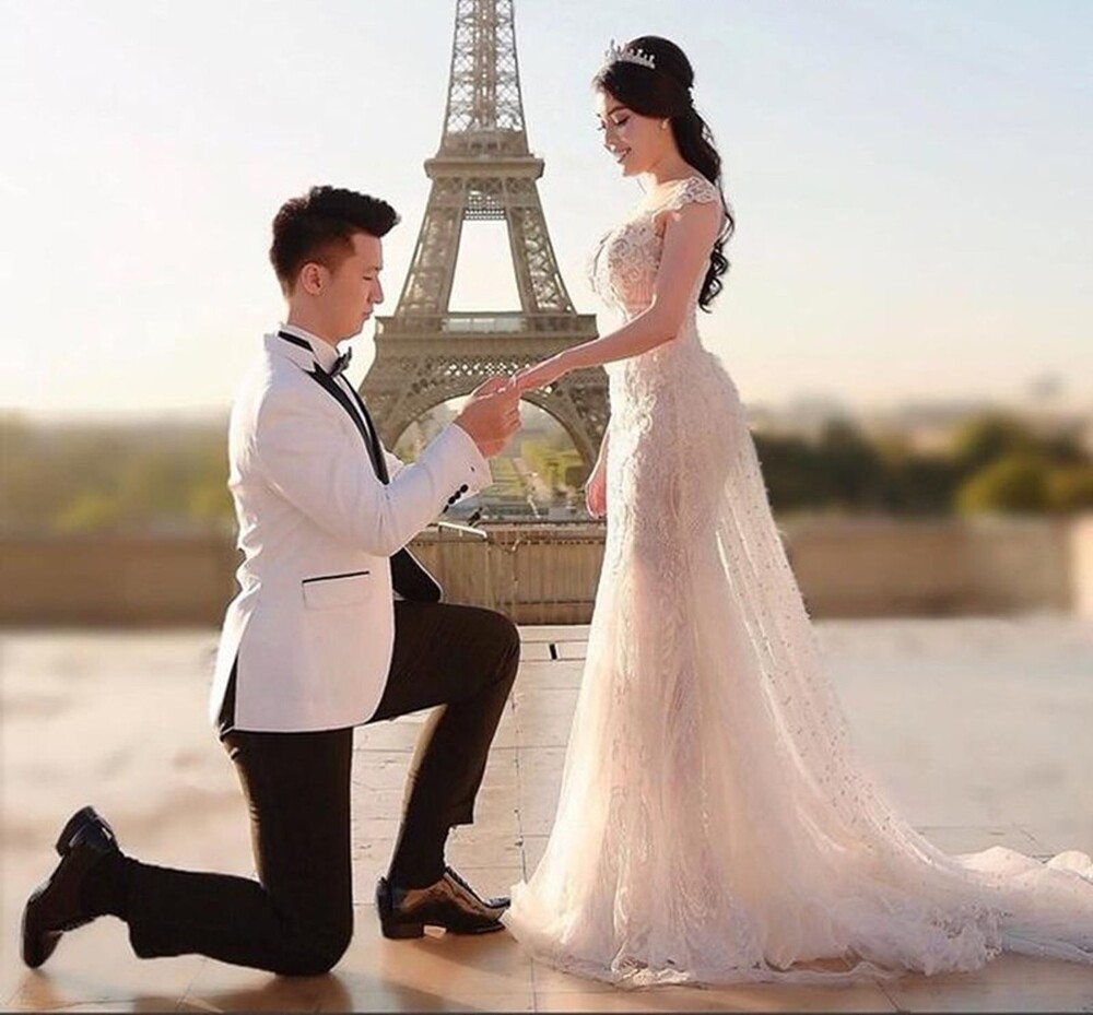 Fan tranh cãi khi Quý Bình quỳ gối sai cách khi cầu hôn bà xã: Quỳ 2 chân, mất mặt đàn ông-4