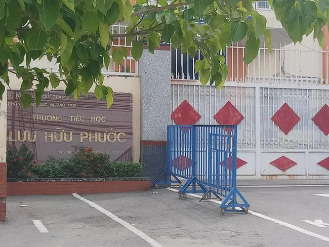 Vụ cô giáo tiểu học ở TP.HCM sợ hãi chạy thoát thân vì bị phụ huynh đuổi đánh: Trưởng phòng GD-ĐT quận 8 nói gì?-2