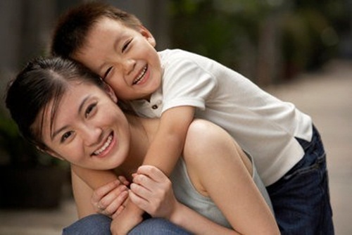 Giữa lớp học, cậu bé làm điều này khiến giáo viên sửng sốt, câu chuyện đằng sau ai biết cũng cảm động-3