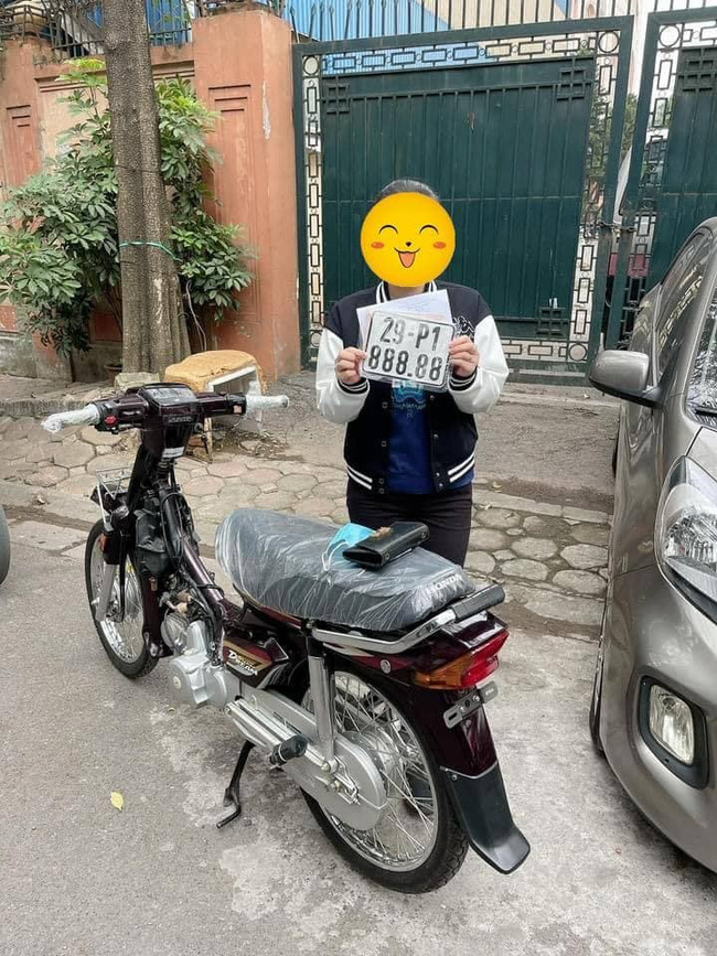Lại xuất hiện bàn tay vàng trong làng bốc biển: Cô gái may mắn với chiếc Honda Dream ngũ quý 8, dân mạng trầm trồ Tết này có ô tô đi rồi!-1