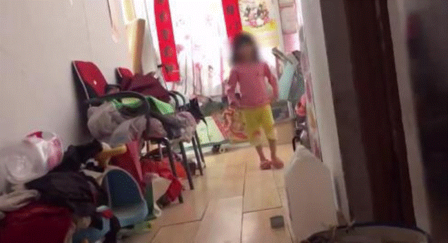 Thuê phòng nhưng không trả tiền suốt 2 năm, đến một ngày chủ nhà phát hiện tiếng trẻ con phát ra thì bí ẩn đau lòng cũng được hé mở-4