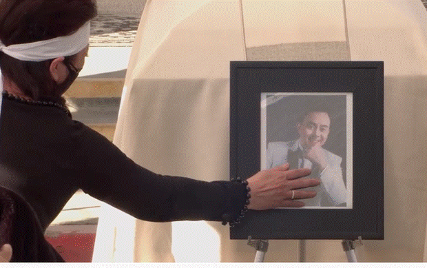 Màn kỷ niệm 35 năm bên nhau lần cuối của cố NS Chí Tài và vợ trên sóng truyền hình: Nụ hôn ngọt ngào giờ chỉ còn là hồi ức!-1