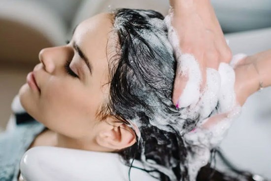 Trời lạnh đừng giữ thói quen gội đầu theo 4 kiểu 