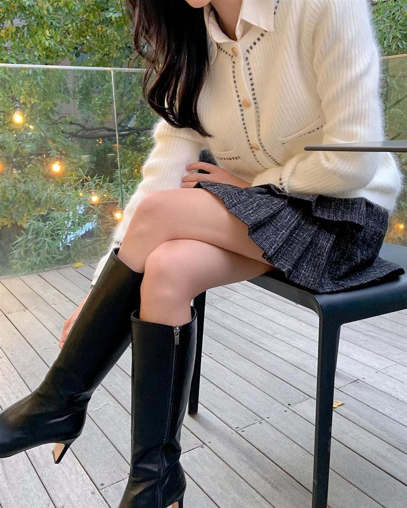 5 cặp chân váy + giày được hội sành mặc áp dụng nhiều nhất mùa lạnh vì giúp style lên tầm một cao mới-5