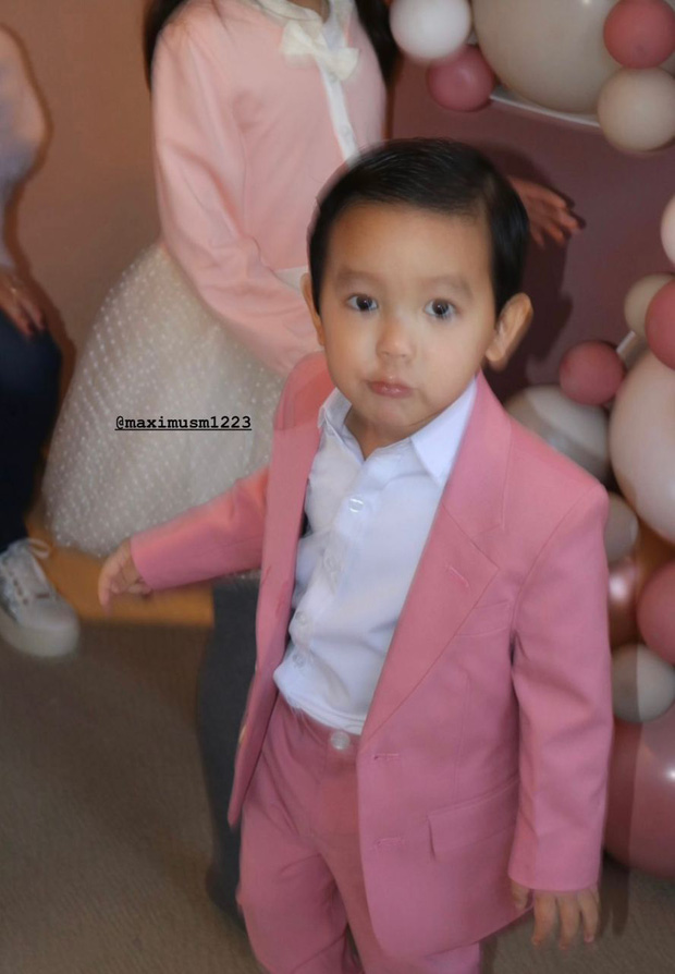 Phạm Hương tổ chức sinh nhật con trai 2 tuổi tại Mỹ: Bé Maxi lên đồ vest cực bảnh, bàn tiệc sang đúng chuẩn nhà giàu-2