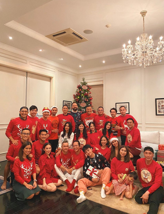 Mạnh tay chi tiền trang trí, sao Vbiz ở nhà thôi cũng có ảnh check-in Noel xịn: Biệt thự 40 tỷ dát vàng” của Ngọc Trinh đã có đối thủ?-19