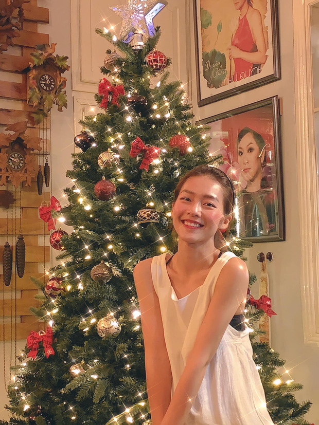 Mạnh tay chi tiền trang trí, sao Vbiz ở nhà thôi cũng có ảnh check-in Noel xịn: Biệt thự 40 tỷ dát vàng” của Ngọc Trinh đã có đối thủ?-22