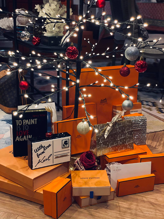 Mạnh tay chi tiền trang trí, sao Vbiz ở nhà thôi cũng có ảnh check-in Noel xịn: Biệt thự 40 tỷ dát vàng” của Ngọc Trinh đã có đối thủ?-28