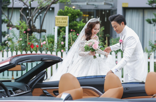 Quý Bình lái siêu xe rước vợ giàu có trong đám cưới ở Phú Quốc-7