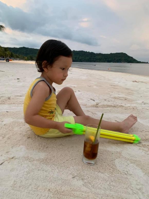 Hé lộ chân dung 2 con riêng của vợ Quý Bình: Con gái đẹp như mỹ nhân, con trai chuẩn hot boy nhí-13