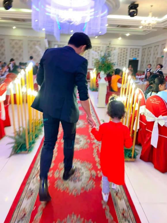 Hé lộ chân dung 2 con riêng của vợ Quý Bình: Con gái đẹp như mỹ nhân, con trai chuẩn hot boy nhí-18