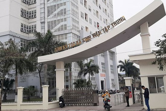 Nữ sinh ở Hải Phòng bị đuổi khỏi ký túc vì nghe điện thoại ở hành lang