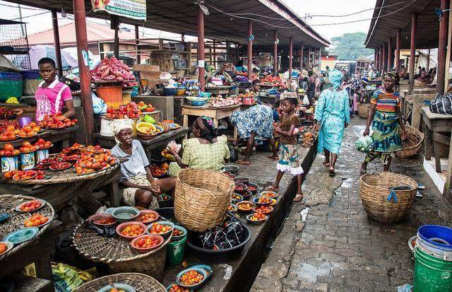 Ghé khu chợ này bạn mua được hải sản kích thước khủng rẻ hơn rau, tôm hùm siêu to khổng lồ về tay chỉ 100 nghìn/kg-8