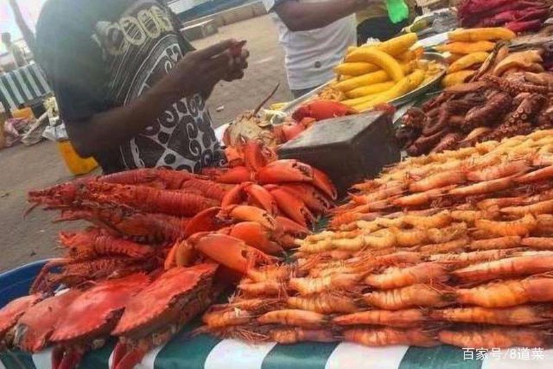 Ghé khu chợ này bạn mua được hải sản kích thước khủng rẻ hơn rau, tôm hùm siêu to khổng lồ về tay chỉ 100 nghìn/kg-9