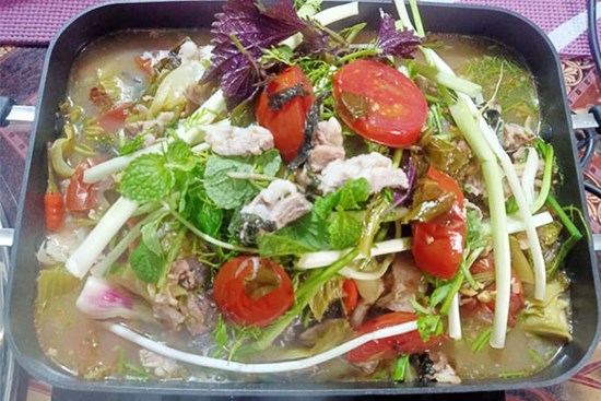 Giáng sinh lạnh làm nồi lẩu cá chép om dưa ngon thần sầu, chồng con chẳng còn đòi ra ngoài hàng ăn