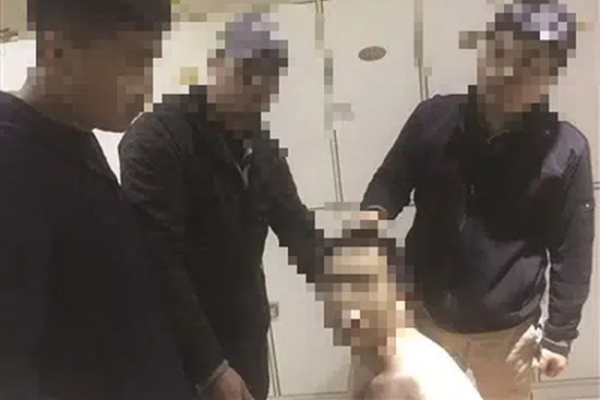 Vợ chọc tức chồng khi nói con trai là con của 