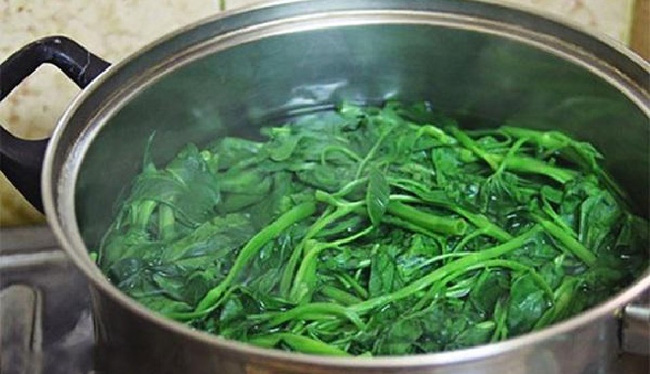 Mở hay đậy vung khi luộc rau - đâu mới là cách làm thông thái?-1