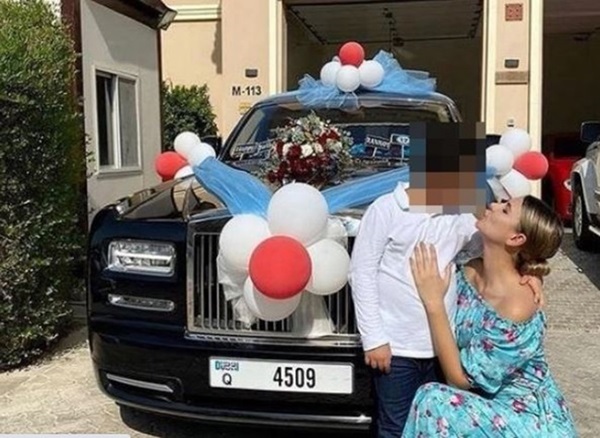 Cậu ấm 12 tuổi được mẹ đại gia tặng siêu xe gần 8 tỷ đồng, dân mạng tranh cãi dữ dội-1