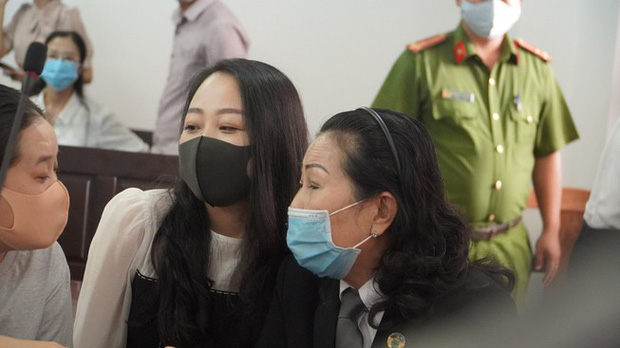 Nữ tiếp viên hàng không bị xe Mercedes tông kháng cáo: Tôi lo lắng vì có thể sẽ không nhận được đồng bồi thường nào-1