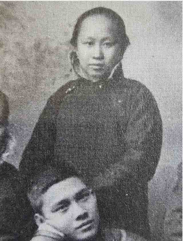 Người đàn ông nghèo kết hôn với con gái nhà giàu bậc nhất, vợ qua đời cưới luôn em gái vợ, nhận vô vàn chỉ trích nhưng có cách đối mặt cực cao tay!-4