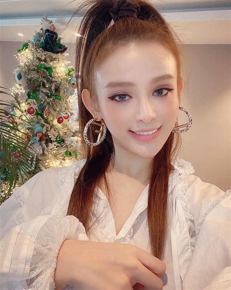 Huyền Baby khoe căn biệt thự xa hoa gần trăm tỷ sắp hoàn thiện, hé lộ một góc phòng thay đồ hoành tráng như showroom đồ hiệu-7