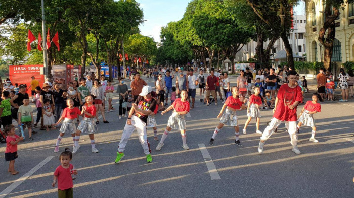 Hà Nội thí điểm mở rộng không gian phố đi bộ từ ngày mai (25/12)-2